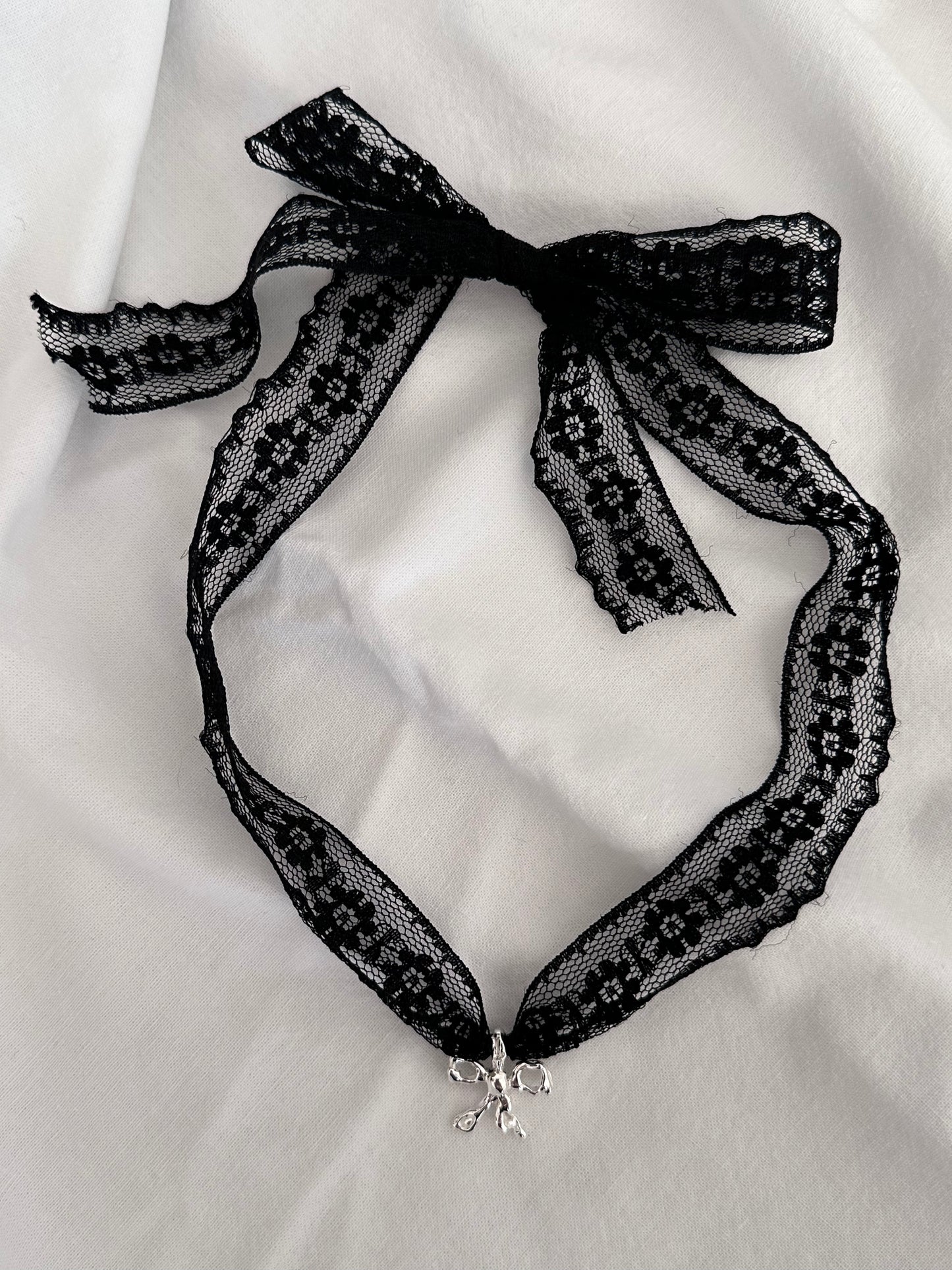 LIQUIFIED BOW Lace Necklace