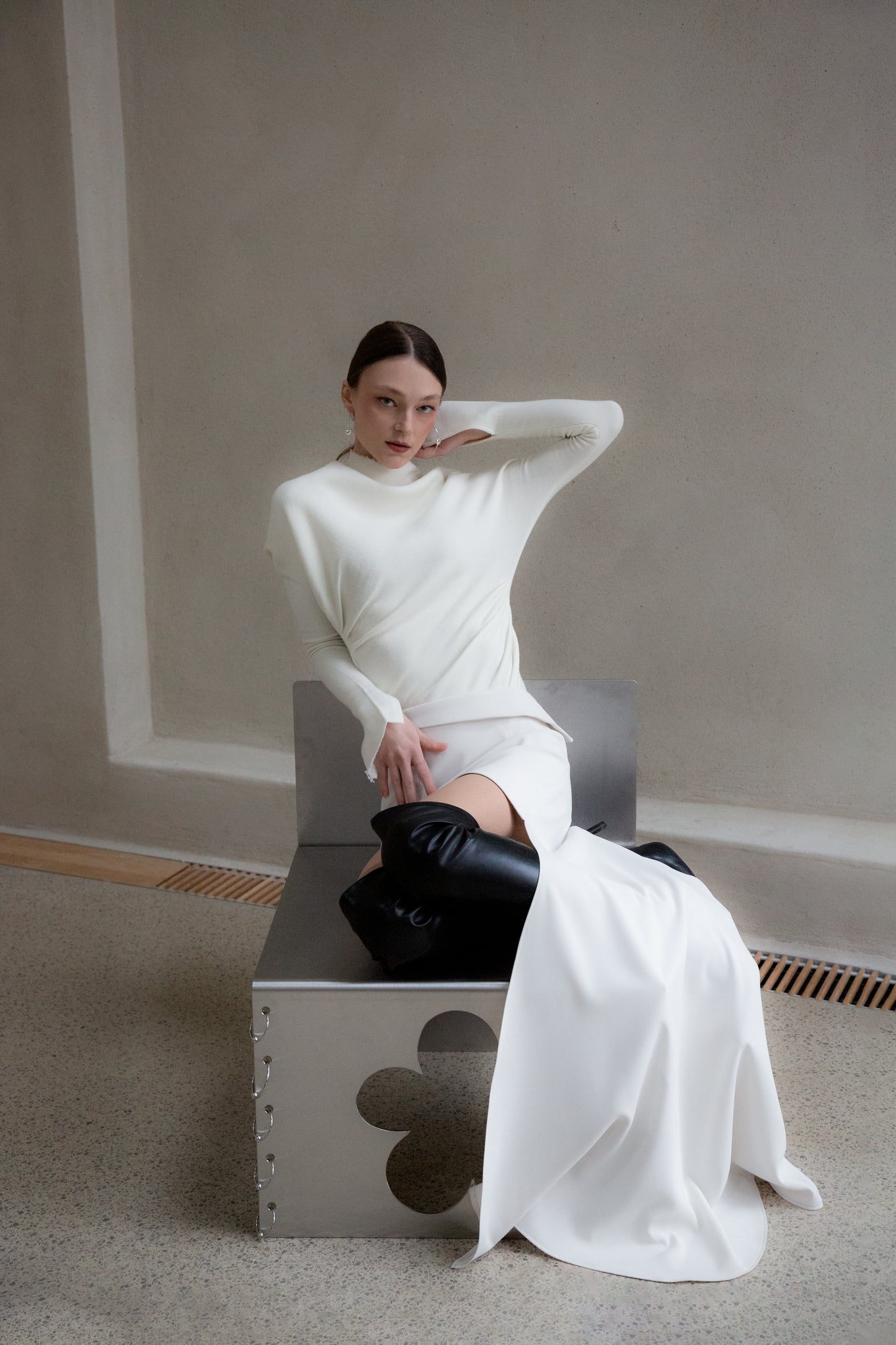 PIERCED COSMIC FLOWER Chair