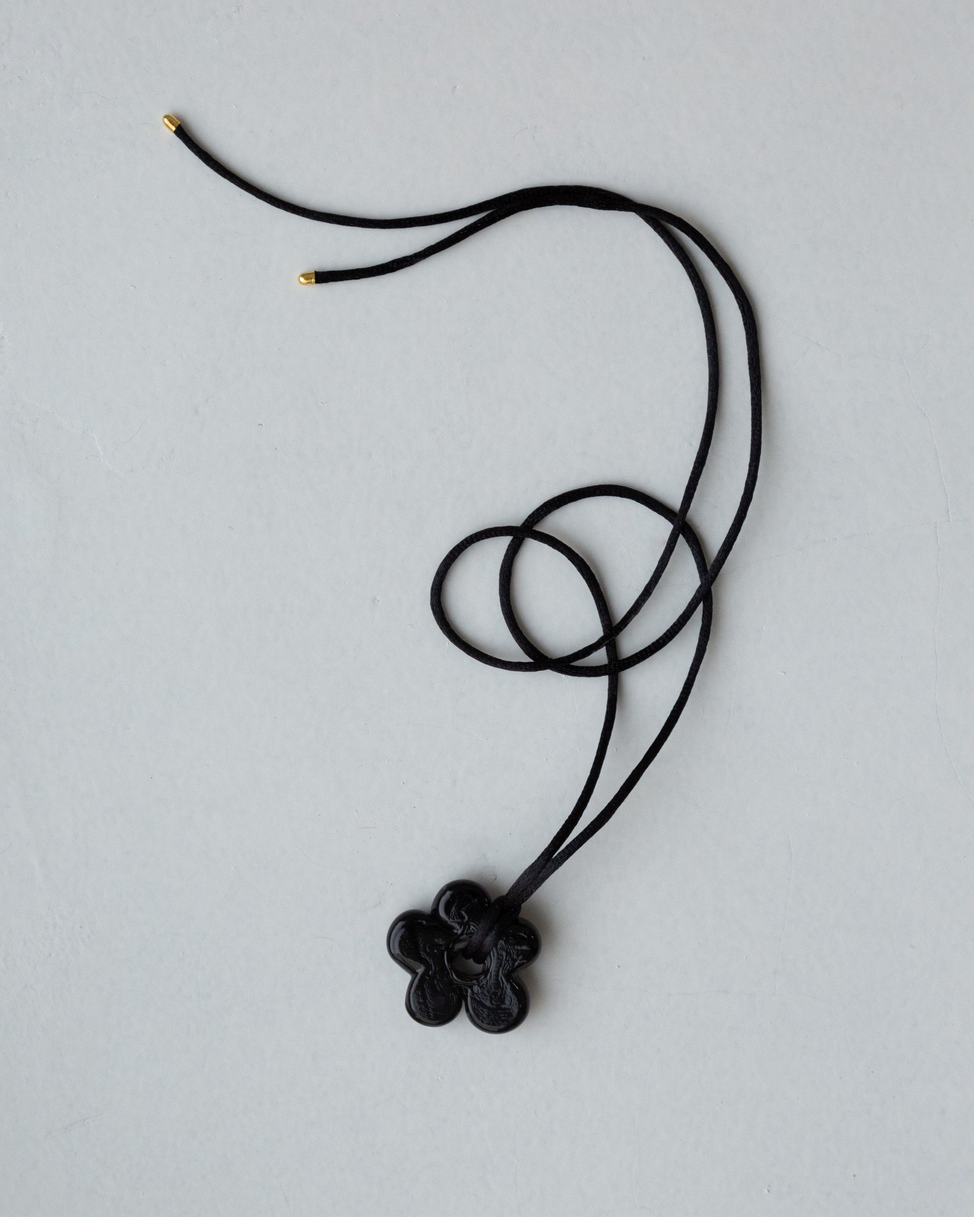 MOONLESS NIGHT BLACK