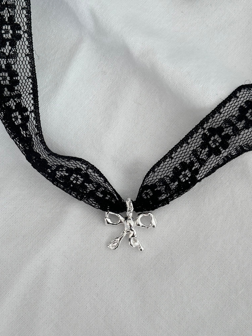 LIQUIFIED BOW Lace Necklace