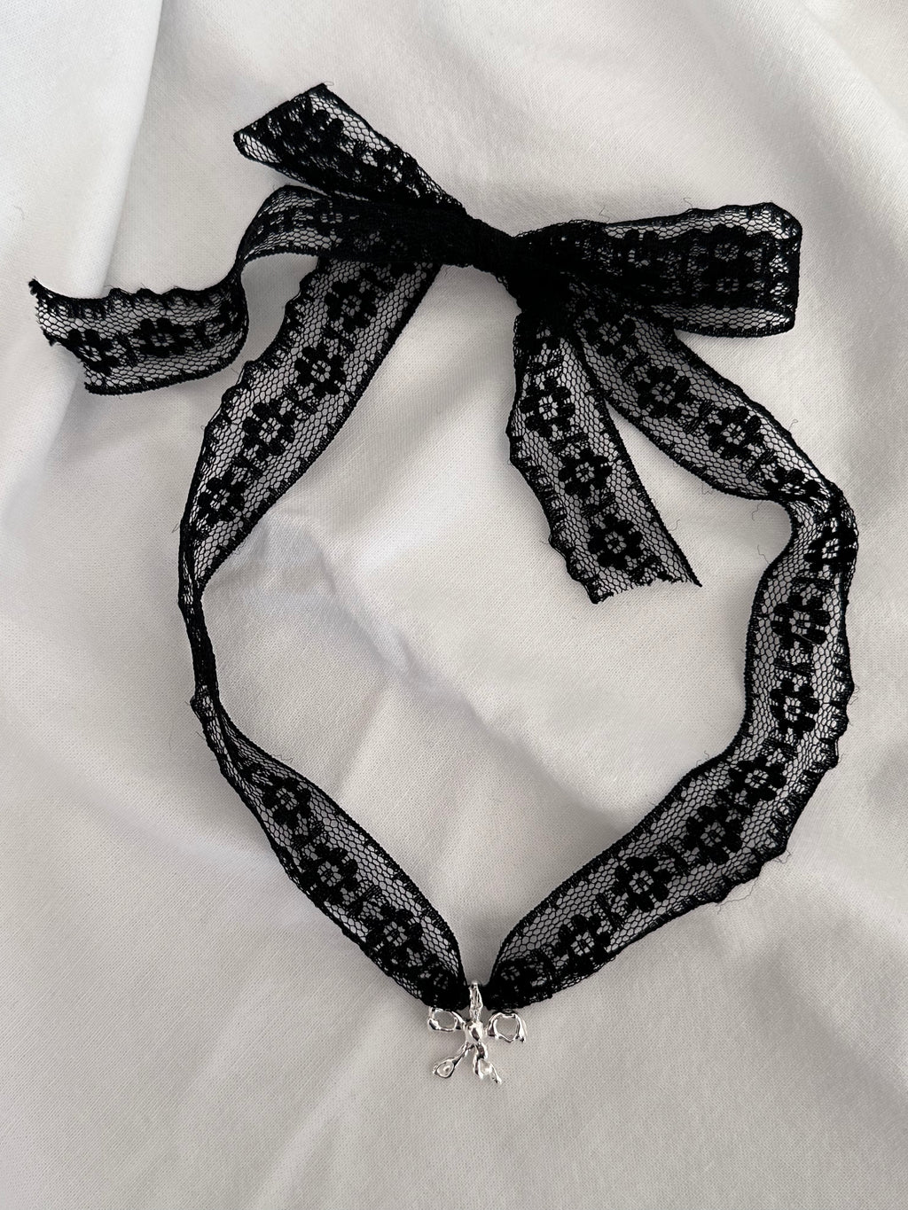 LIQUIFIED BOW Lace Necklace