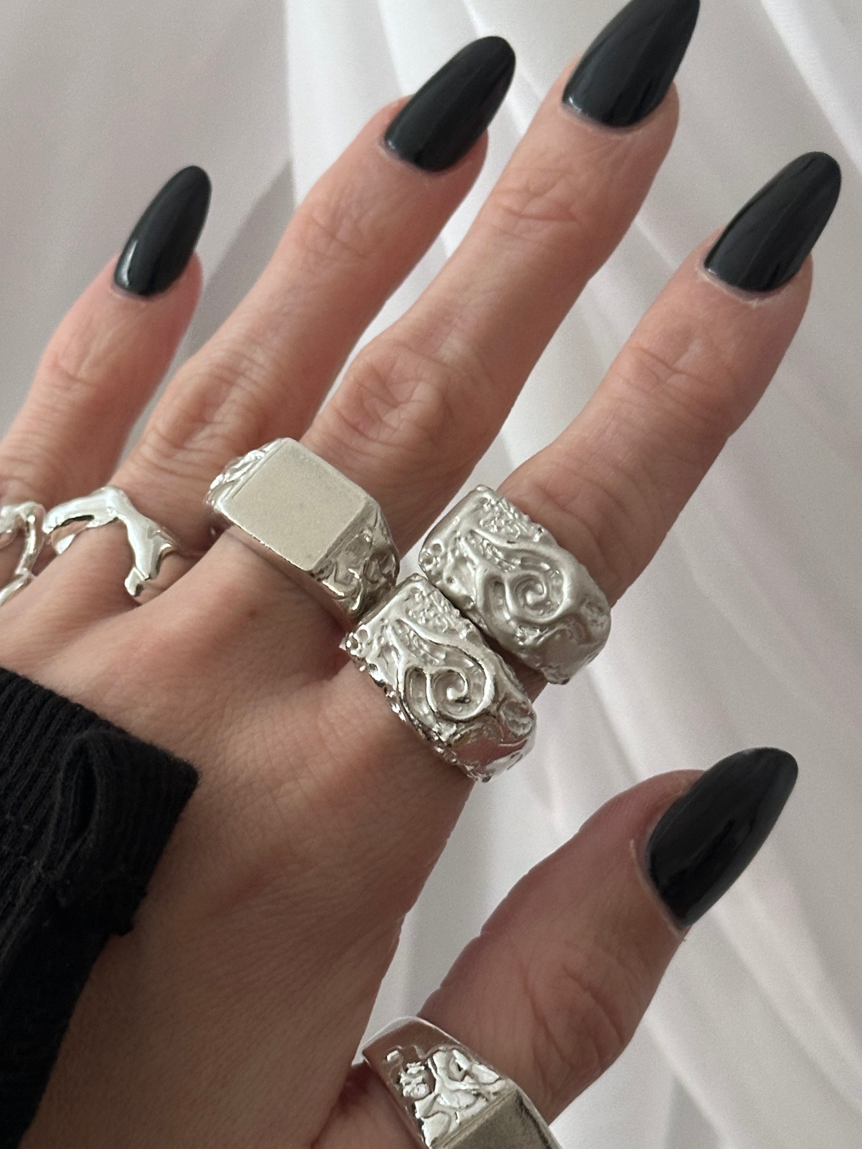 SPIRAL SIGNET Ring
