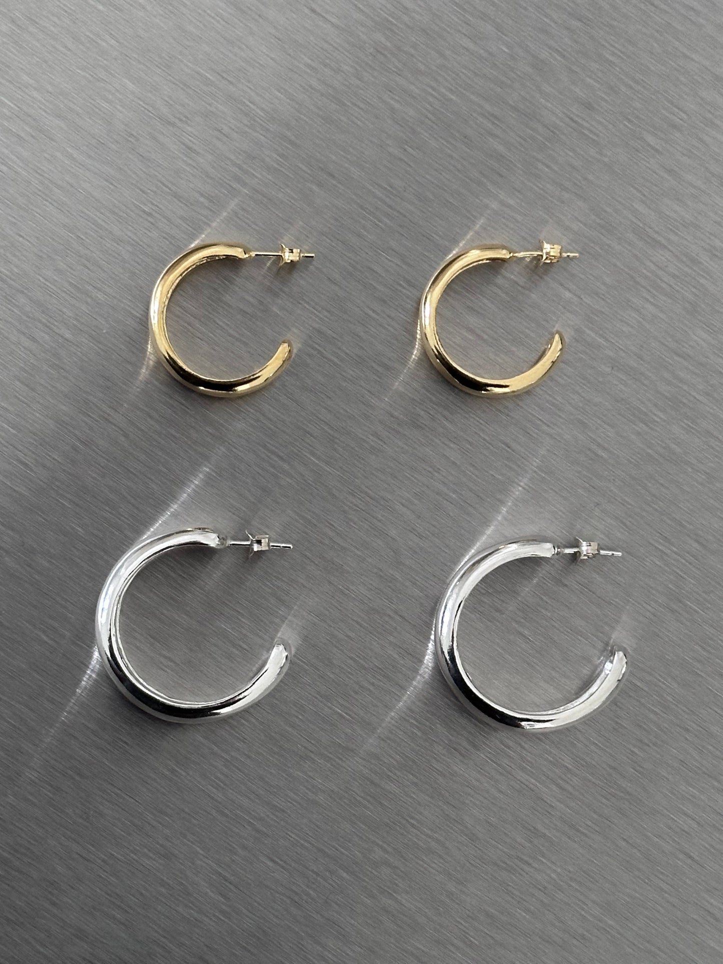CLASSIC Sculpted Hoop Earrings