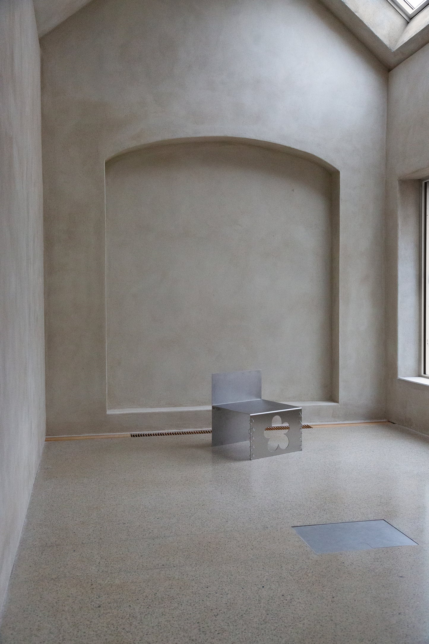 PIERCED COSMIC FLOWER Chair