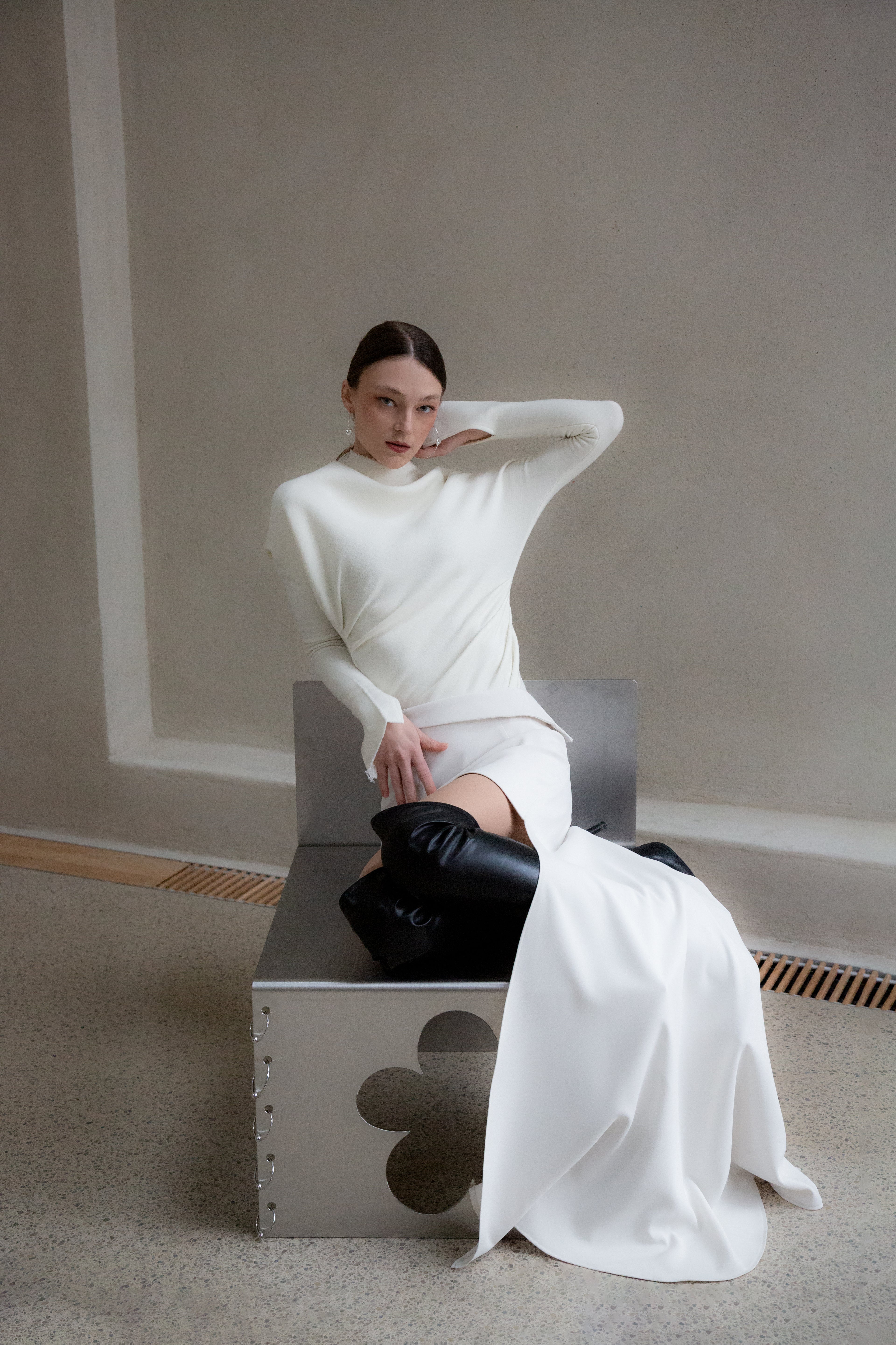 PIERCED COSMIC FLOWER Chair