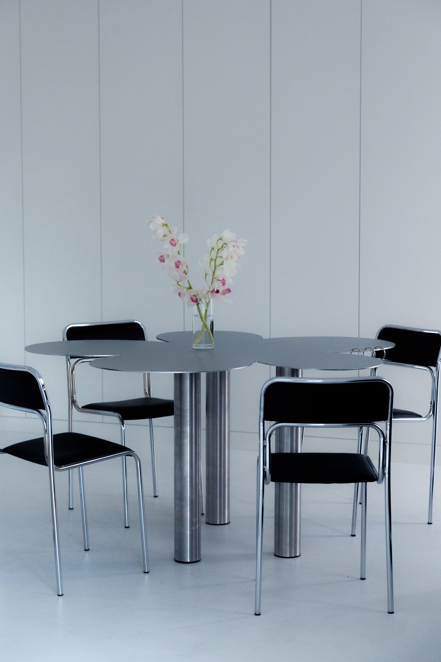 PIERCED COSMIC FLOWER Table