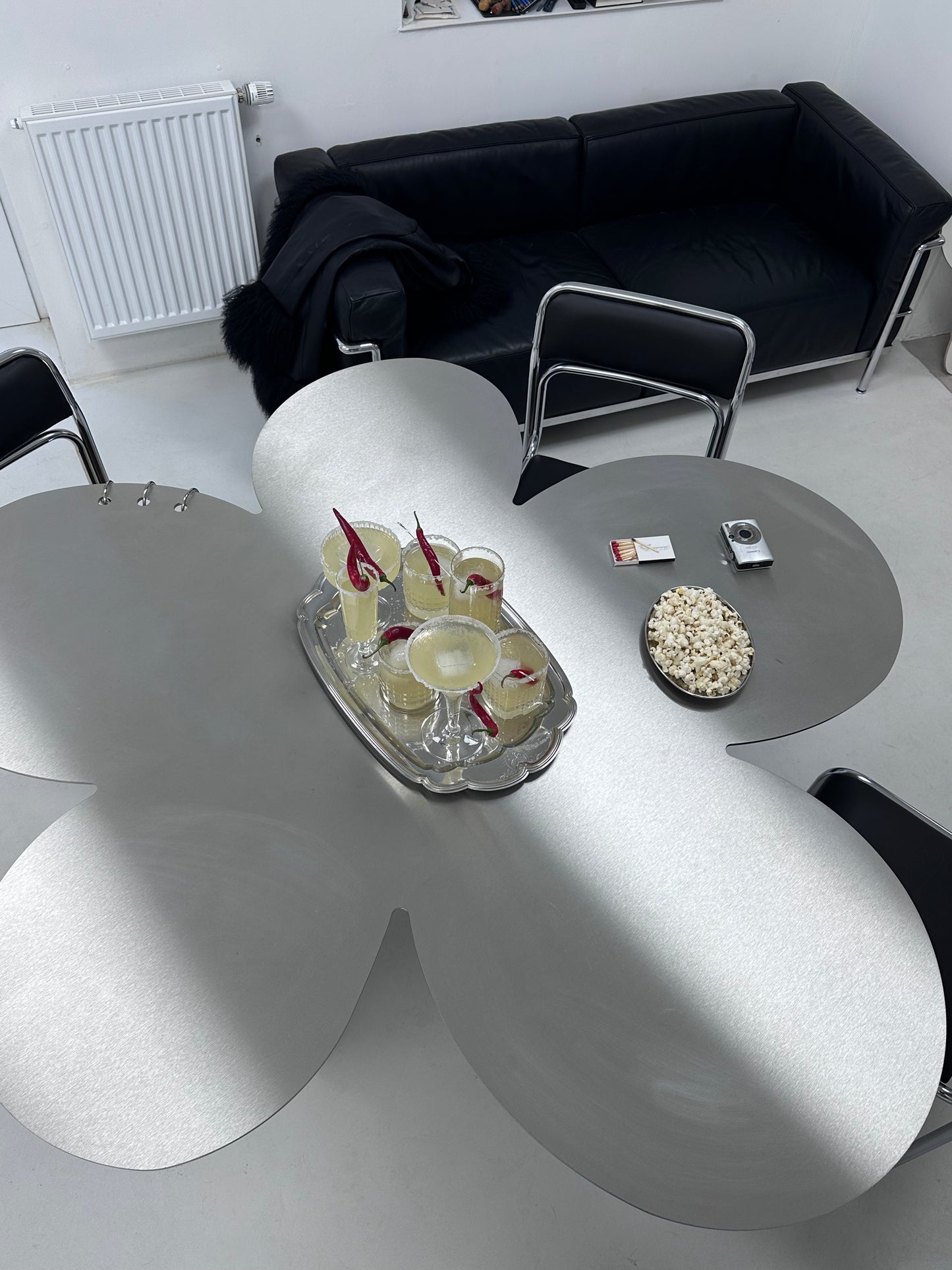 PIERCED COSMIC FLOWER Table