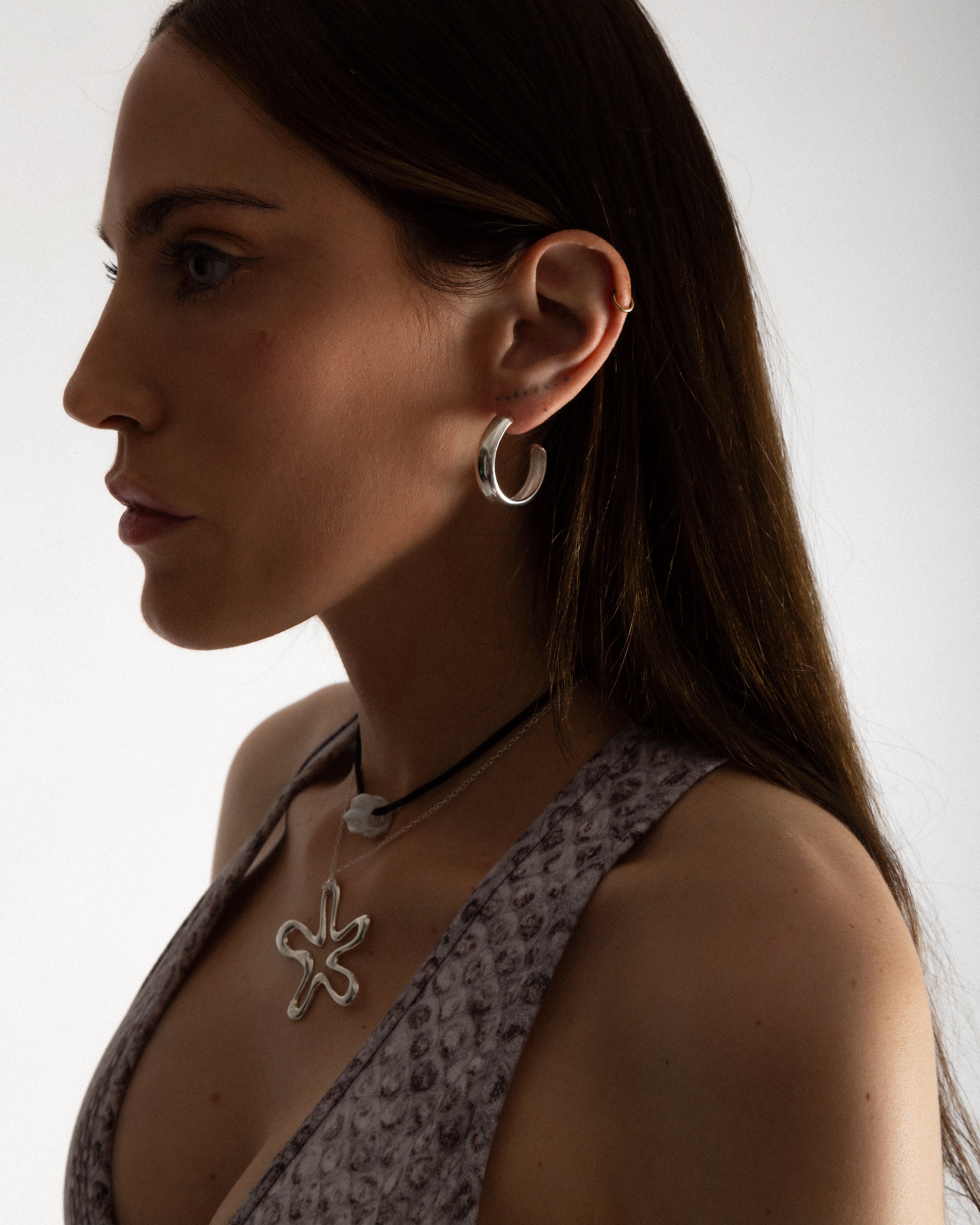 CLASSIC Sculpted Hoop Earrings