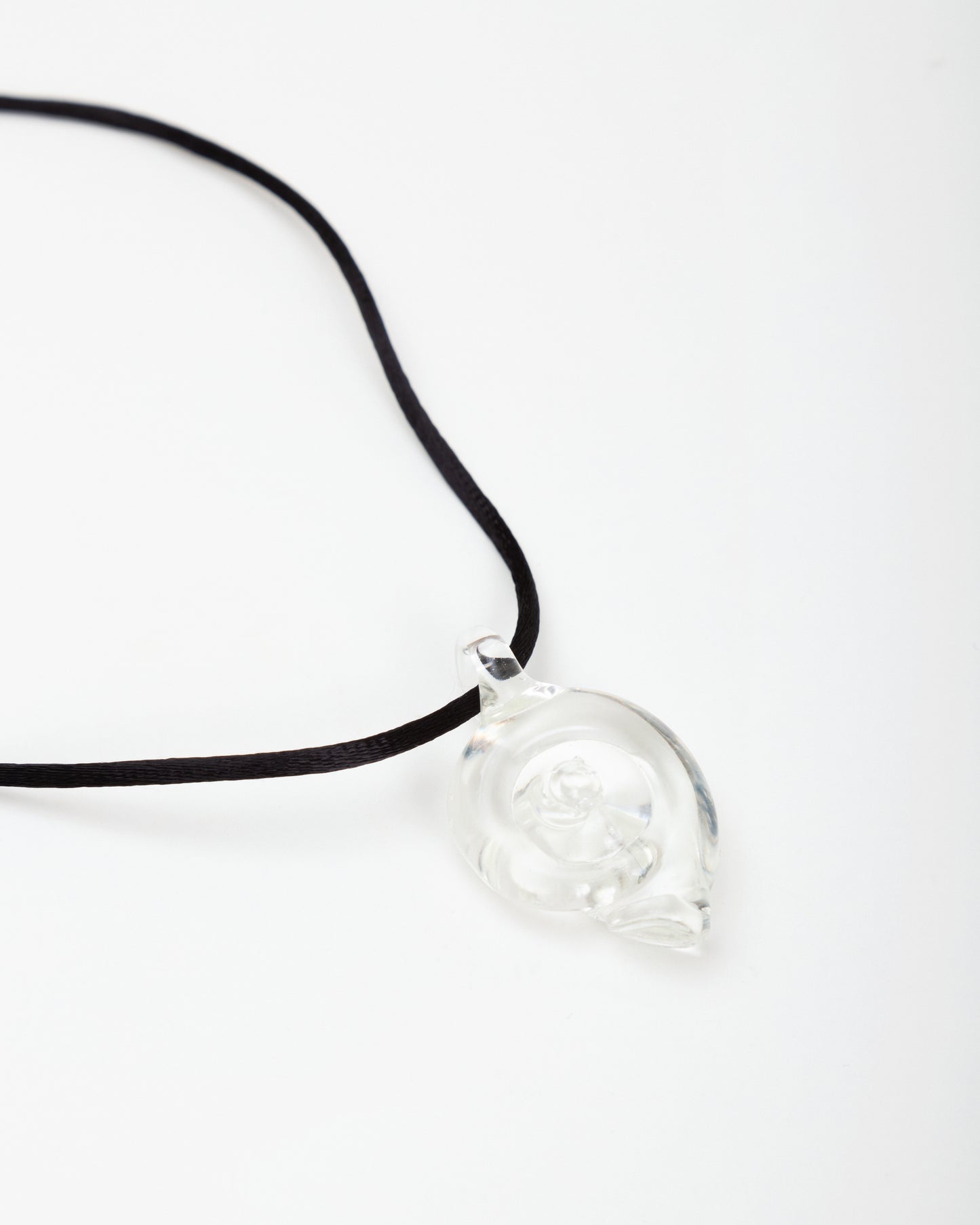 GLASS SHELL Necklace