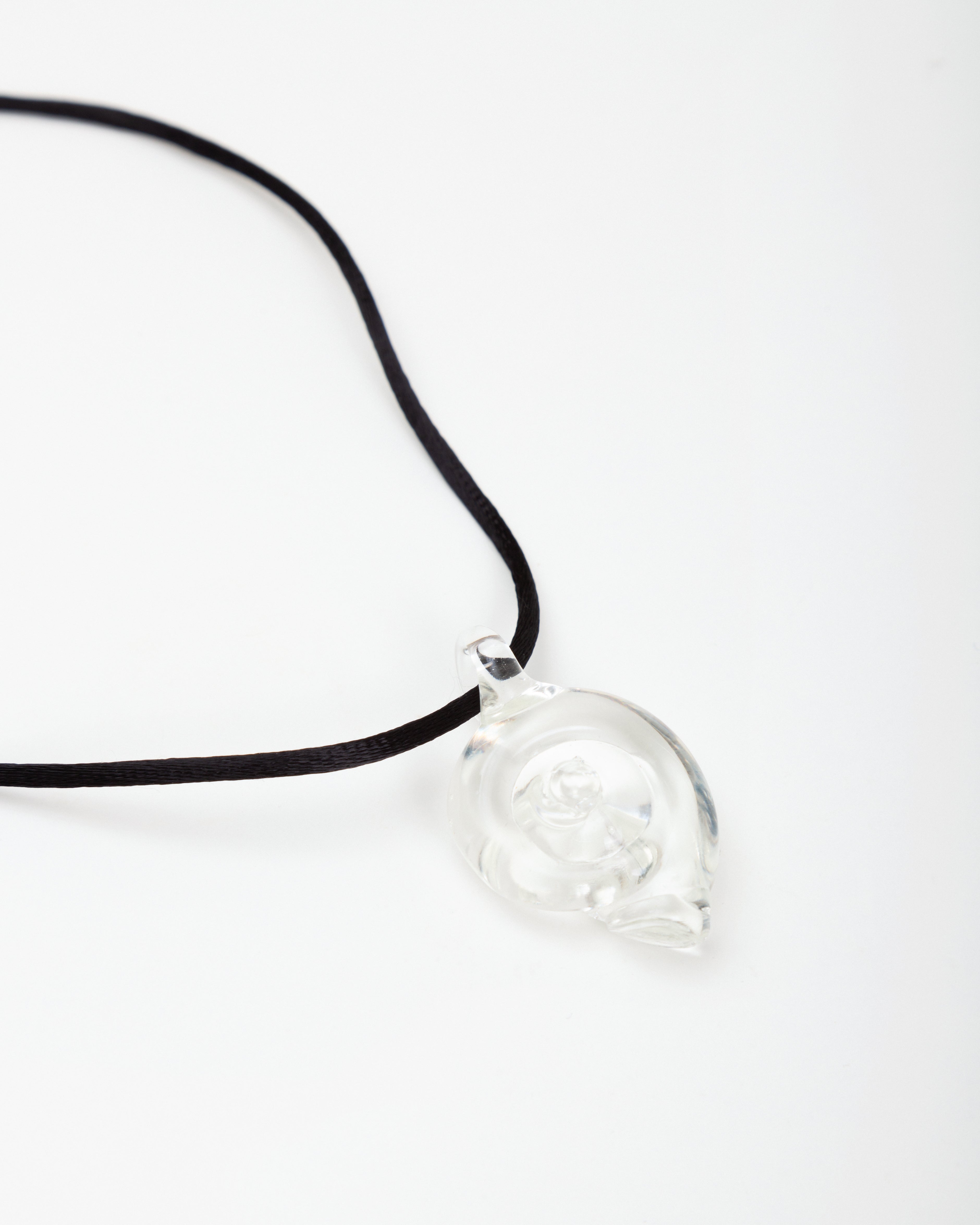 GLASS SHELL Necklace