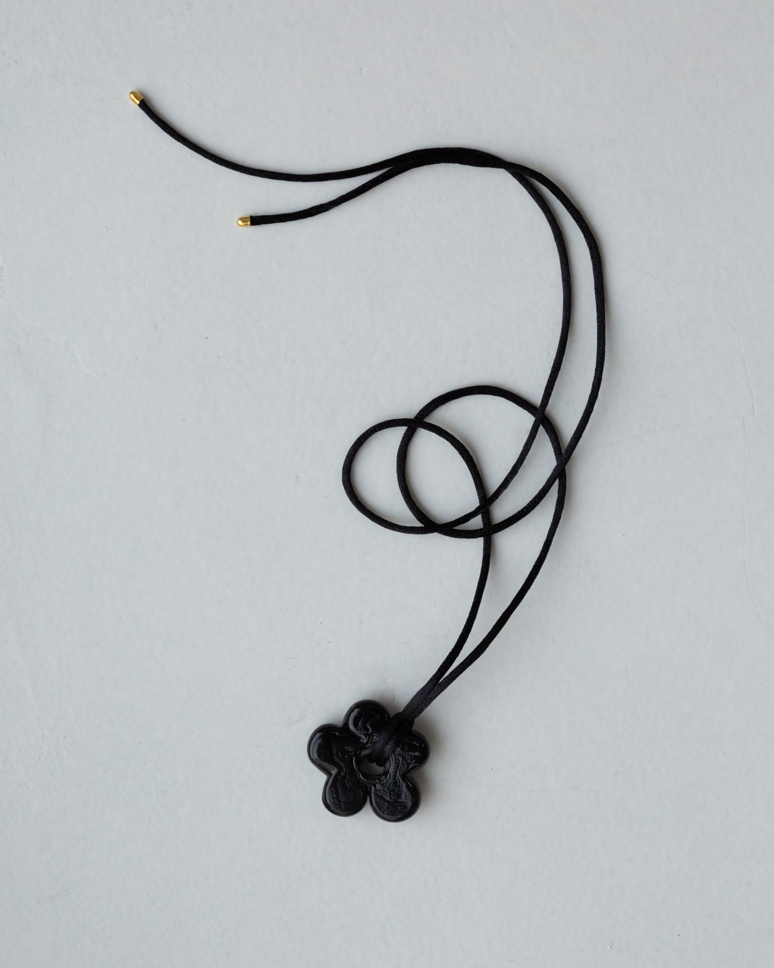MOONLESS NIGHT BLACK