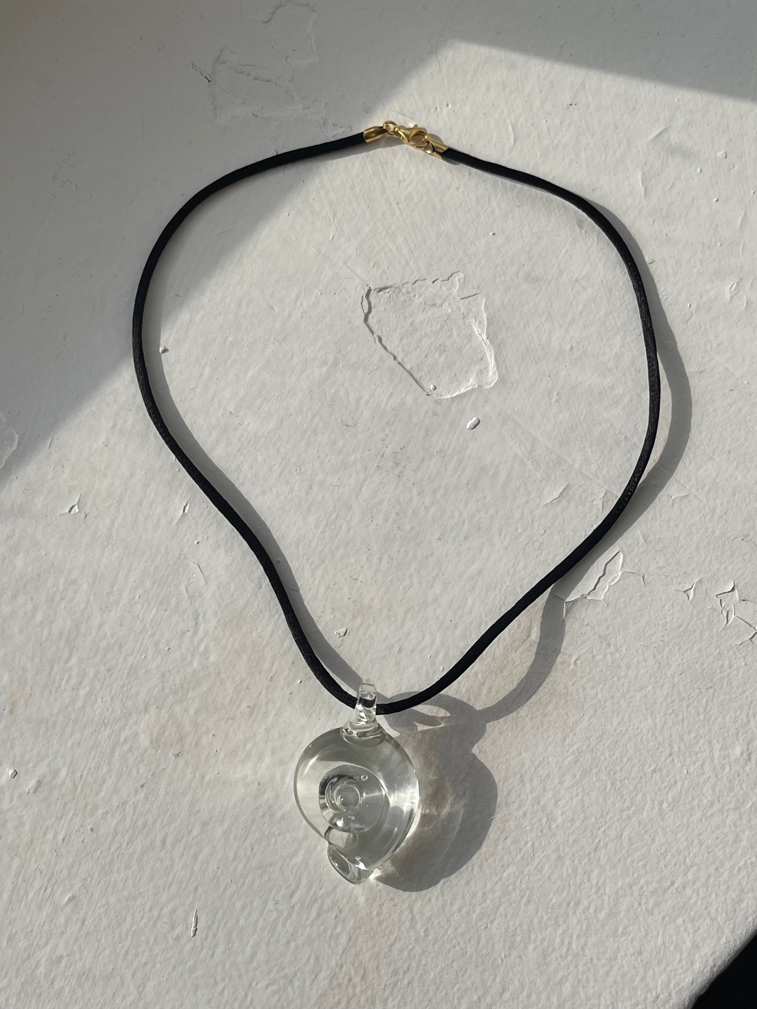 GLASS SHELL Necklace
